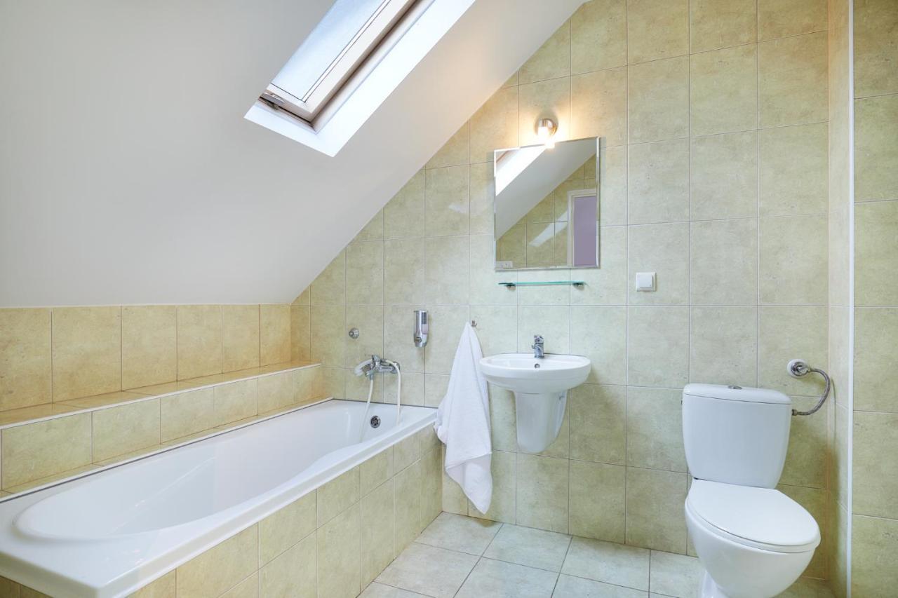 Hotel Wena Kielce Extérieur photo